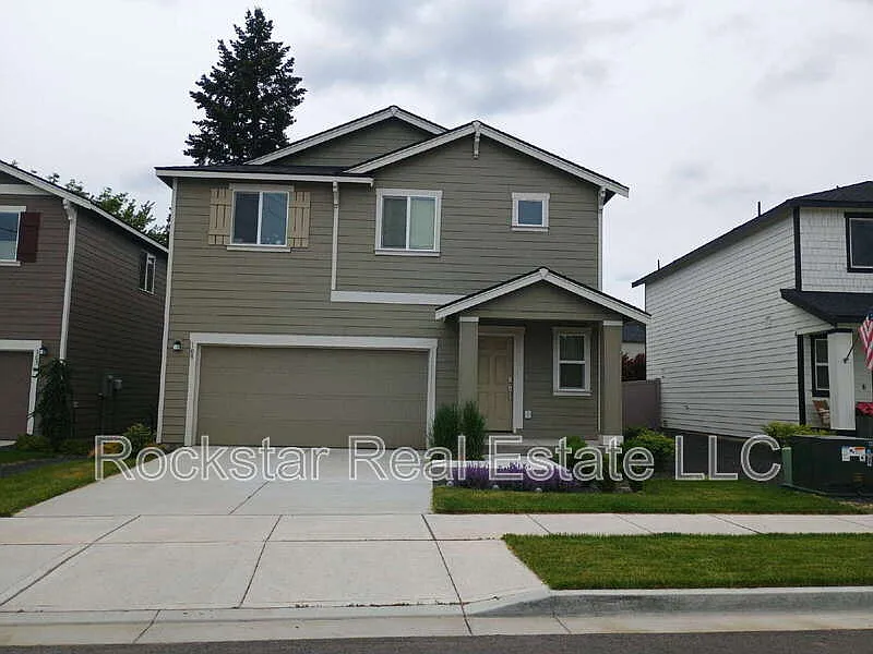 109 W Goldenrod Ave
