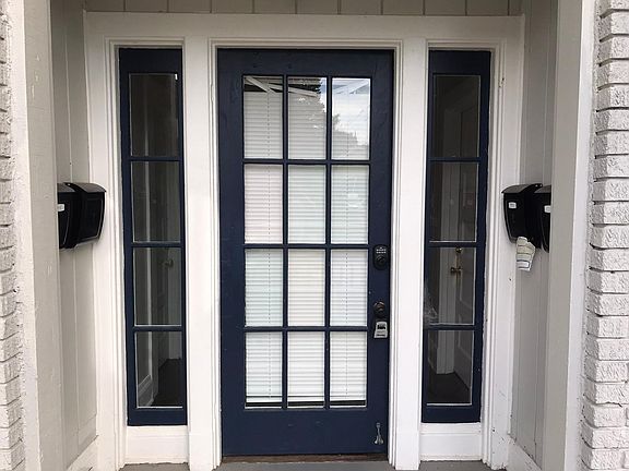 Entrance to interior hall