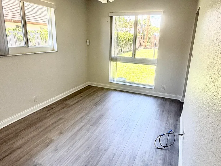 4755 NE 23rd Ave — Photo 11