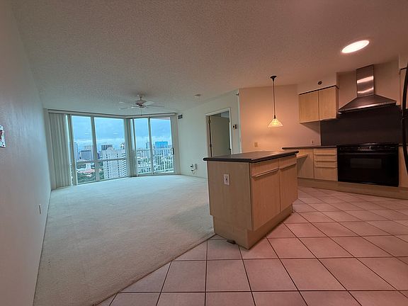 3rd image of 801 S King St APT 2605