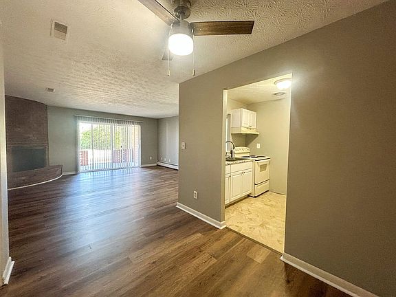 5th image of 5910 Belmont Ave #3