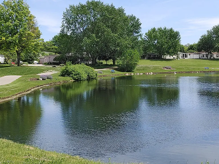 Avon on the Lake — Photo 29