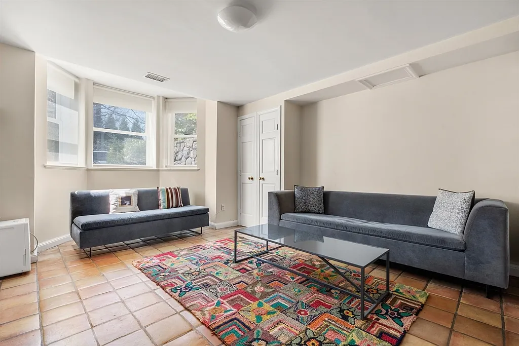 Building Photo - 14 Craigie St #1A