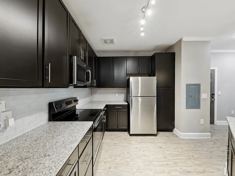 Harbor Creek Apartments — Photo 32