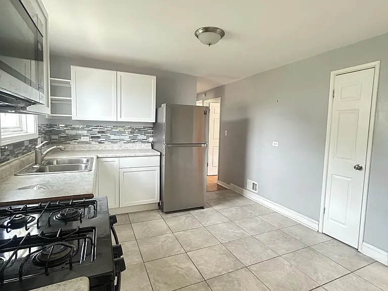11514 S Elizabeth St #2 — Photo 2