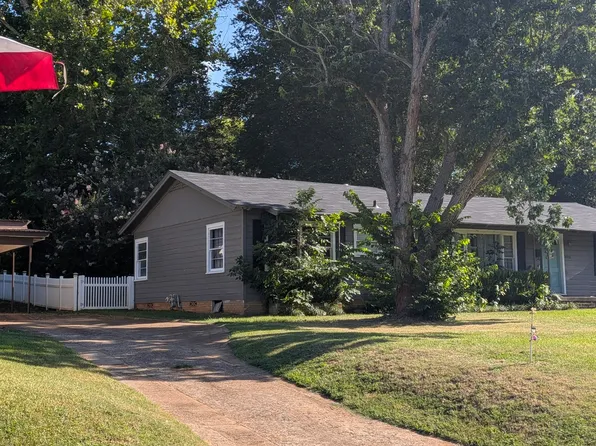 1010 E Brazos St, Palestine, TX 75801