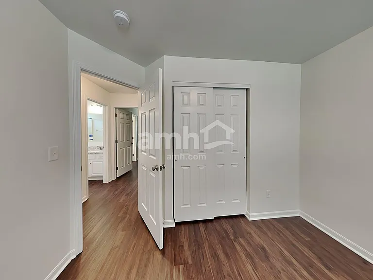 10704 Sandy Ct — Photo 11