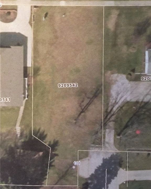 1st image of Maple St W