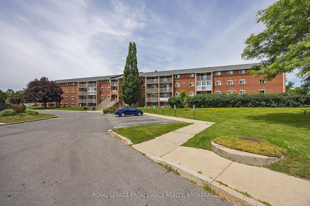 580 Armstrong Rd #201, Kingston, ON - View 5