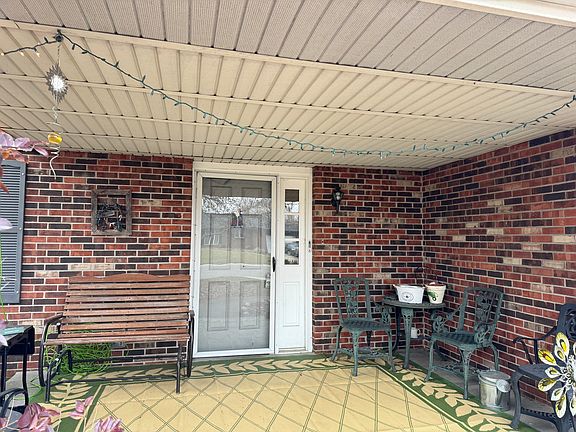 3rd image of 749 S Jackson Park Dr