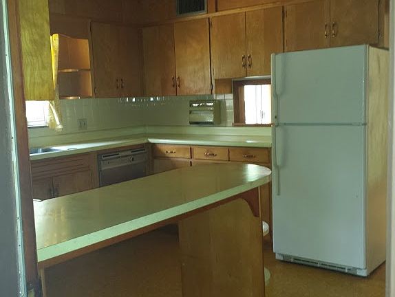 5th image of 412 W Meadecrest Dr