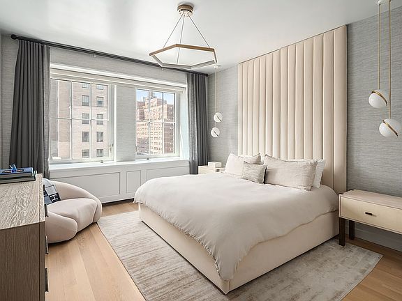 3rd image of 301 E 81st St #10B