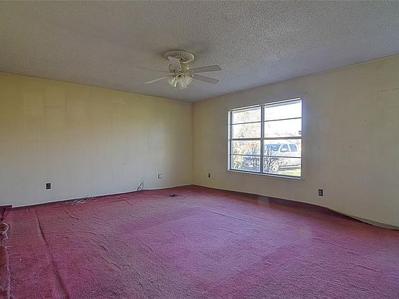 3rd image of 406 Narcissus St