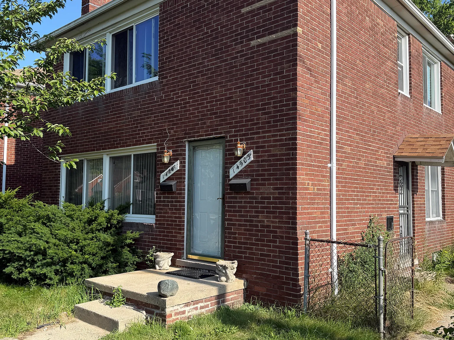 2 bed, 2000 sqft, $895 — Photo 2