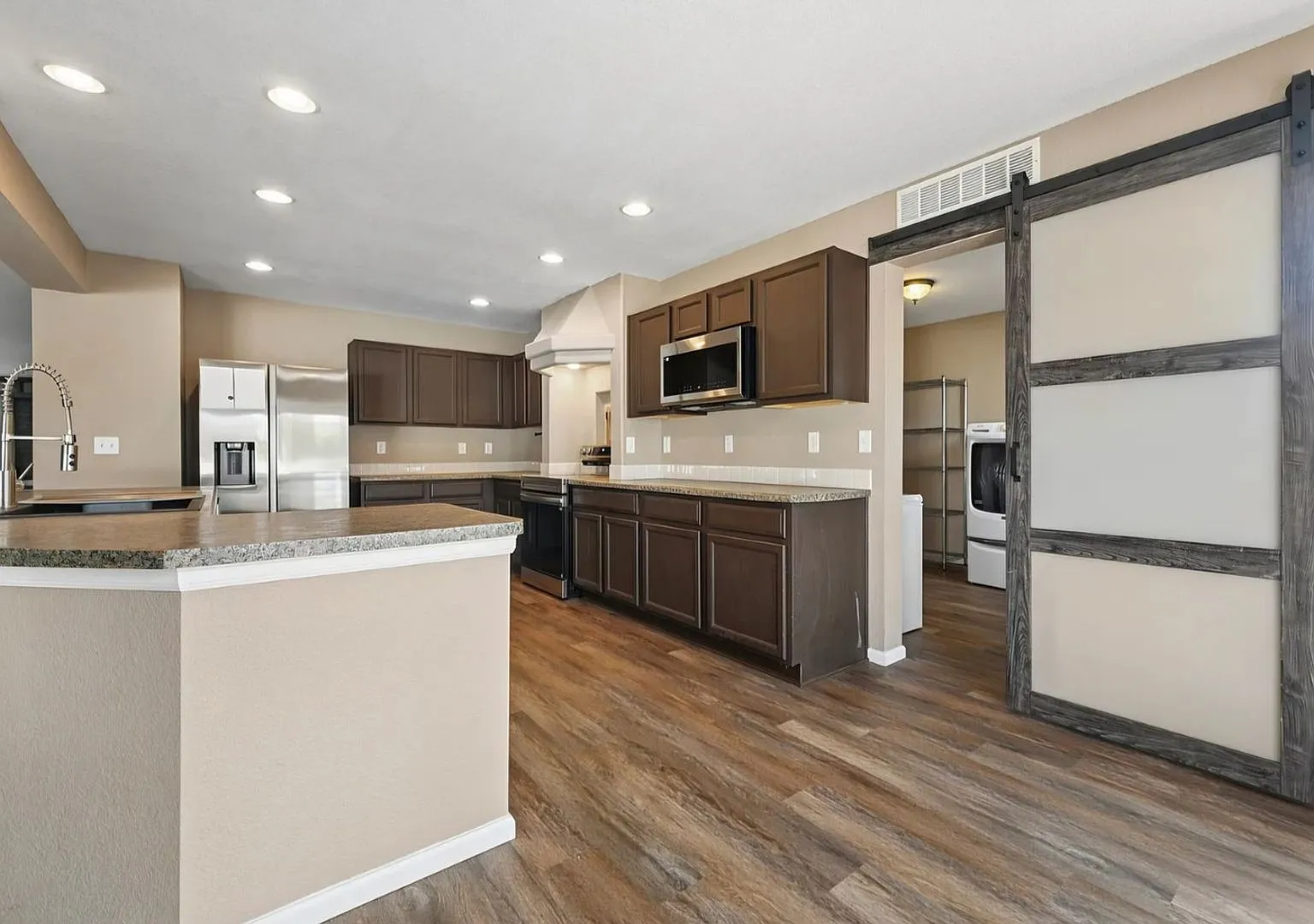 Spacious 5BR House in Fountain — Photo 3
