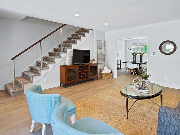 5th image of 138 Bronwood Ave #138