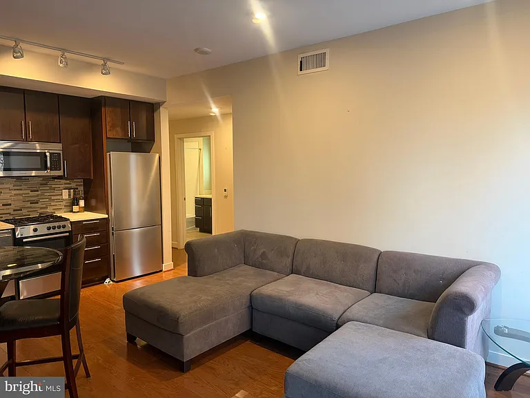 1320 Fenwick Ln #700 — Photo 18