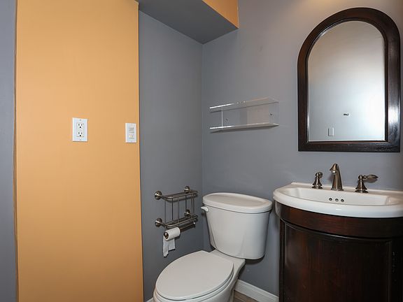 3rd image of 5721 S Harcourt Ave