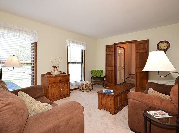 2nd image of 24457 W Boulevard De John