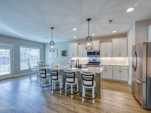 5th image of 2630 Blackberry Ridge Blvd