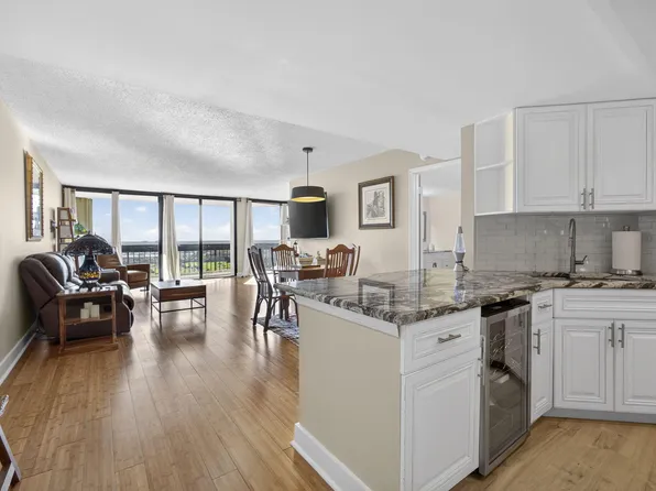 2400 Presidential Way #1606, West Palm Beach, FL 33401