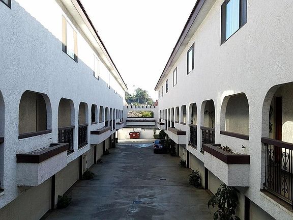 3rd image of 1502 Rock Glen Ave APT L