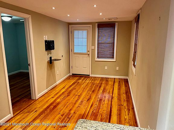 5th image of 425 Sylvania Ave