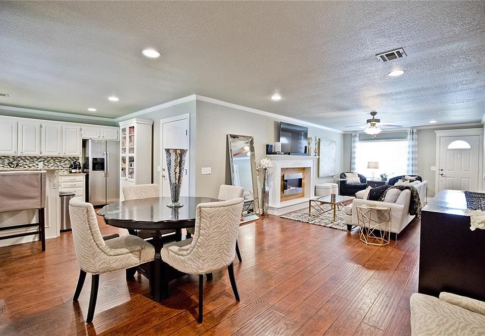 1st image of 612 Royal Ln