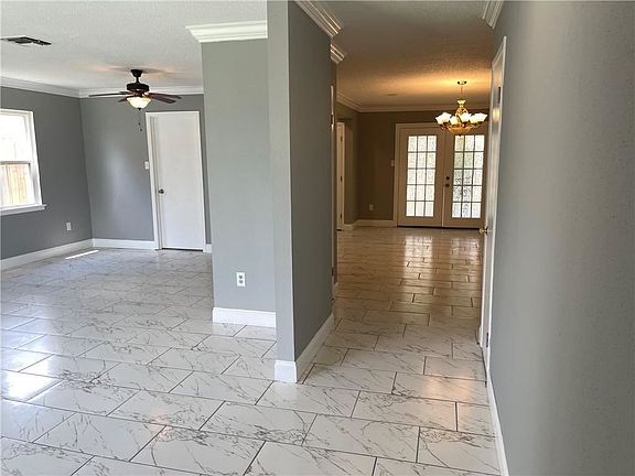 3rd image of 3844 Greenbriar Ln