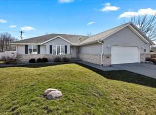 401 Chestnut Dr, Saint Joseph, IL