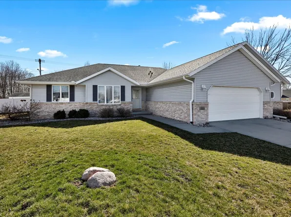 401 Chestnut Dr, Saint Joseph, IL 61873