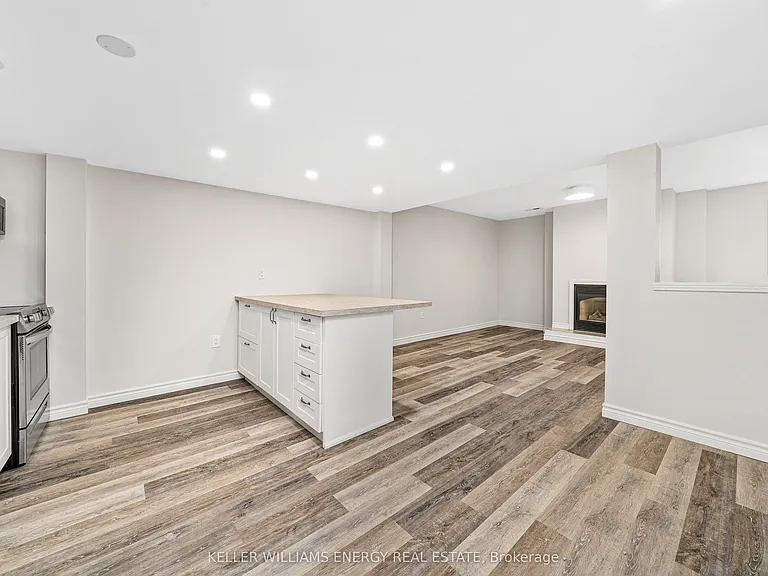 106 A Wellington Main St — Photo 2