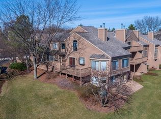 477 White Oak Ln, Barrington, IL 60010