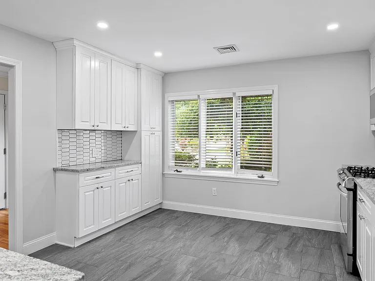 802 Heritage Hls — Photo 11