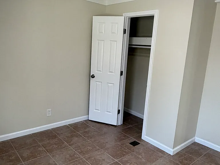 551 N Lee Ave — Photo 10