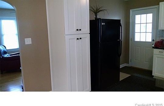 3rd image of 110 Crestview Dr