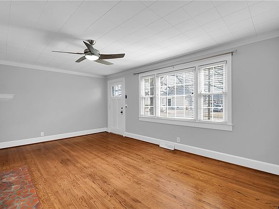 4th image of 305 Broad St