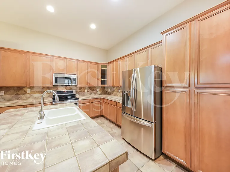 7834 W Robin Ln — Photo 6