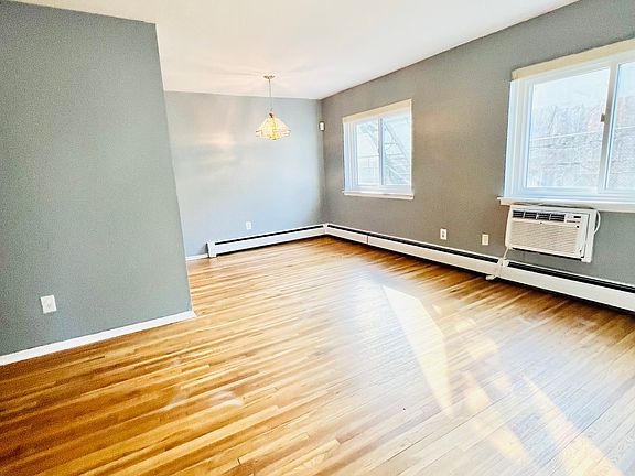 2nd image of 900 Midland Ave APT 1B