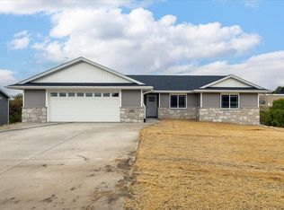 405 N Blake Ave, East Dubuque, IL 61025