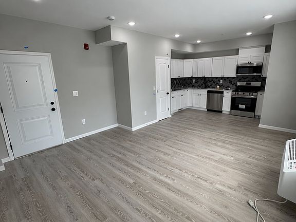 4th image of 59 Pearl St #1