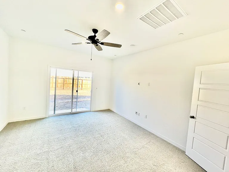 6590 E Krum Ave — Photo 15