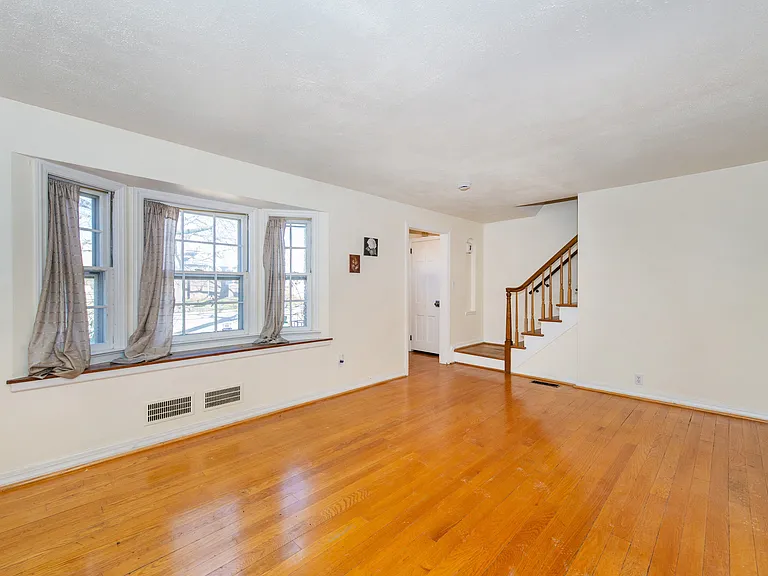 93 Elycroft Pkwy — Photo 3