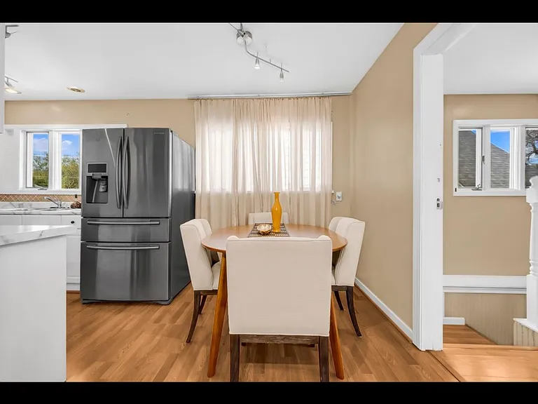 1155 James Ave — Photo 13