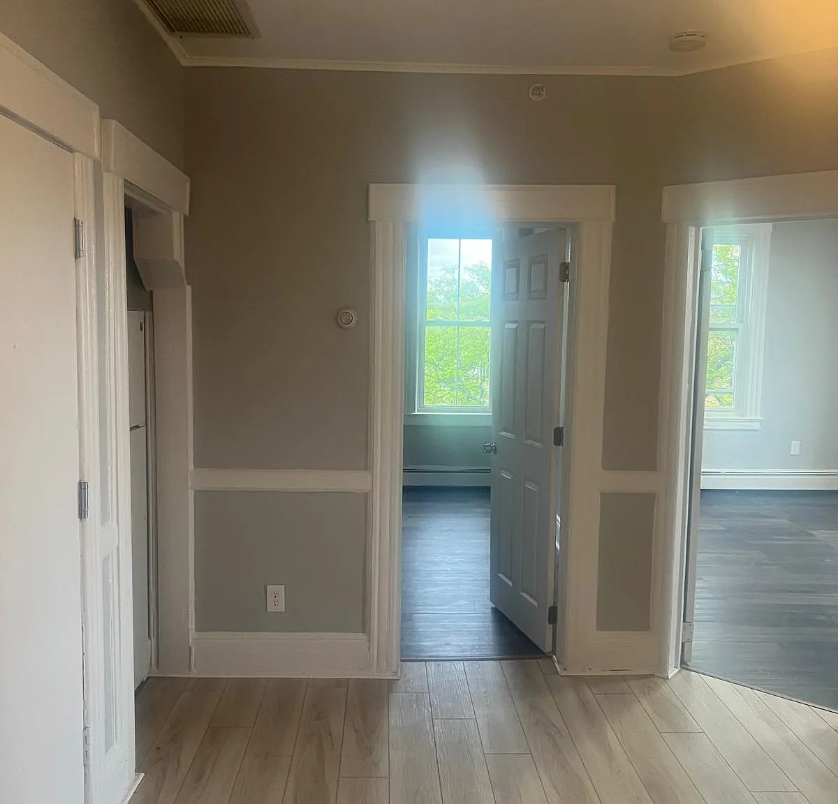 3 bed, 800 sqft, $2,100 — Photo 3