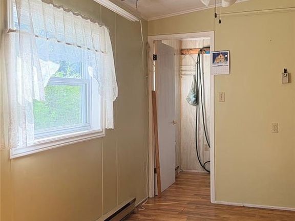 5th image of 127 Mount Misery Rd E