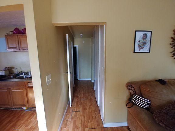 5th image of 4473 Catalina Ave