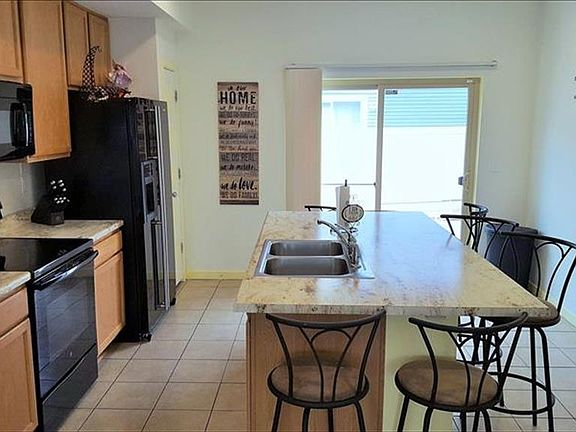3rd image of 4870 Halifax Ct