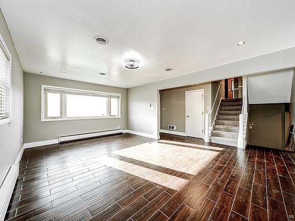 5th image of 865 Buffalo Ave