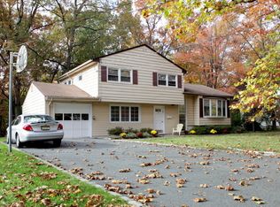 73 Falcon Rd, Livingston, NJ 07039